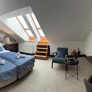 Camera con letto king size